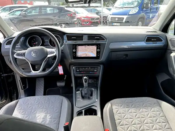 VW TIGUAN (19/28)