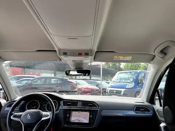 VW TIGUAN (20/28)