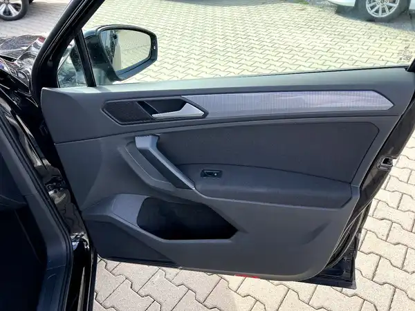 VW TIGUAN (21/28)