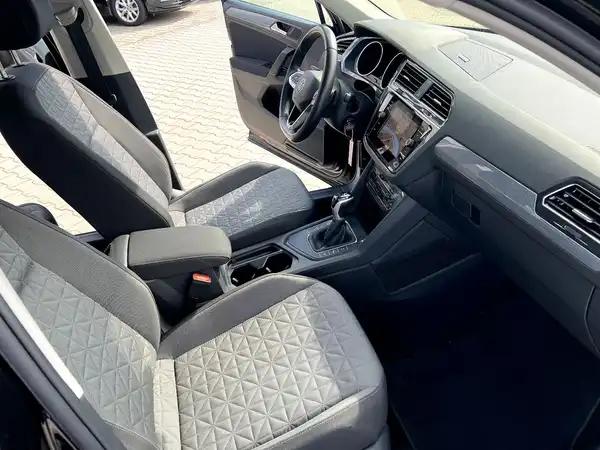 VW TIGUAN (22/28)