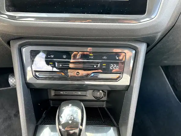VW TIGUAN (25/28)