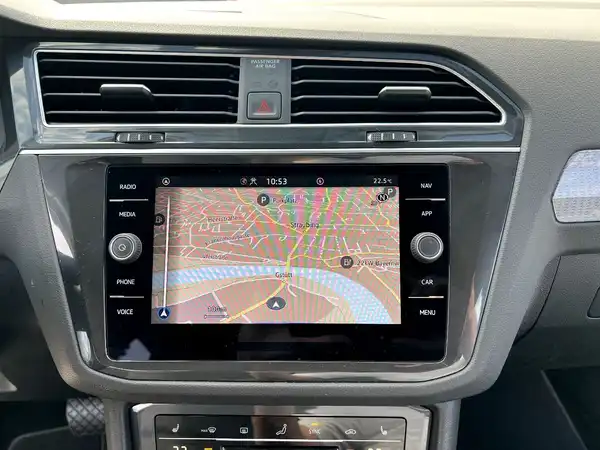 VW TIGUAN (26/28)