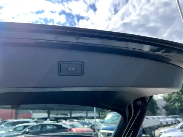 VW TIGUAN (9/28)