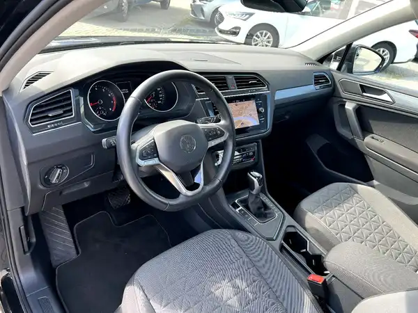 VW TIGUAN (10/28)