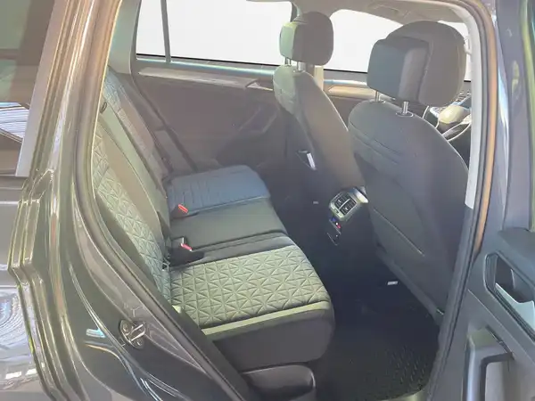 VW TIGUAN (13/20)