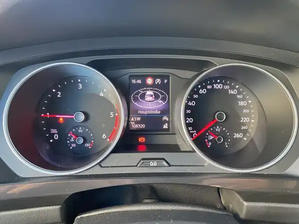 VW TIGUAN (16/20)