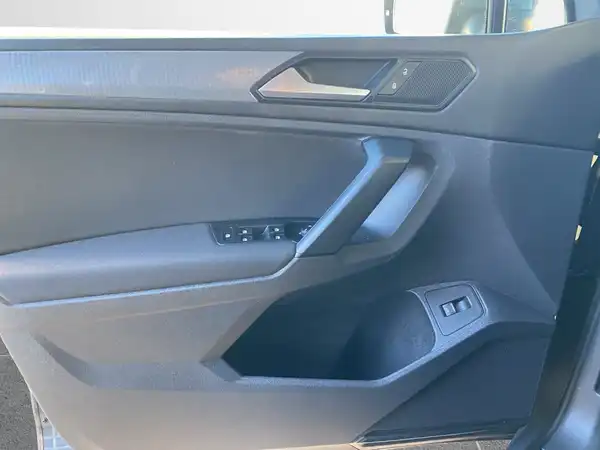 VW TIGUAN (17/20)