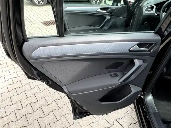 VW TIGUAN (12/28)