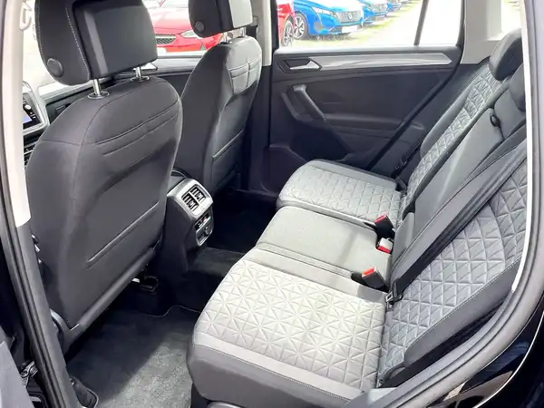 VW TIGUAN (13/28)