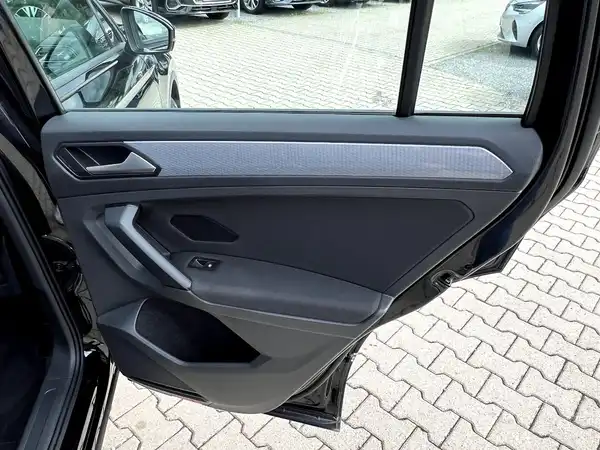 VW TIGUAN (15/28)