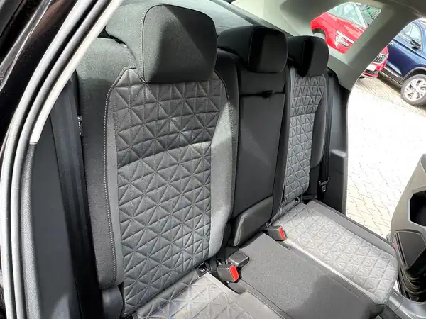VW TIGUAN (17/28)