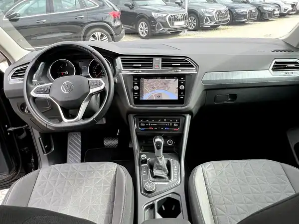 VW TIGUAN (19/28)