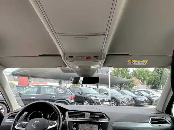 VW TIGUAN (20/28)