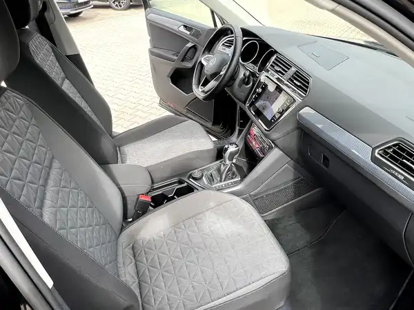 VW TIGUAN (22/28)