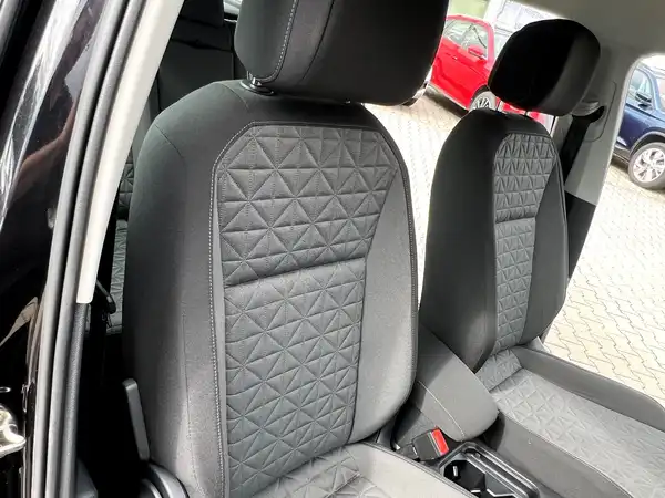 VW TIGUAN (23/28)