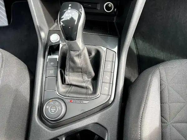 VW TIGUAN (24/28)