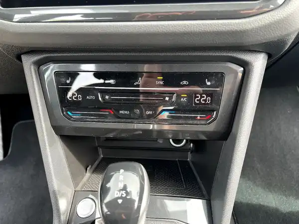 VW TIGUAN (25/28)