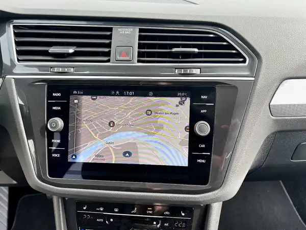 VW TIGUAN (26/28)