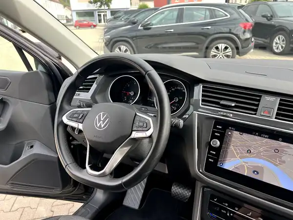 VW TIGUAN (27/28)