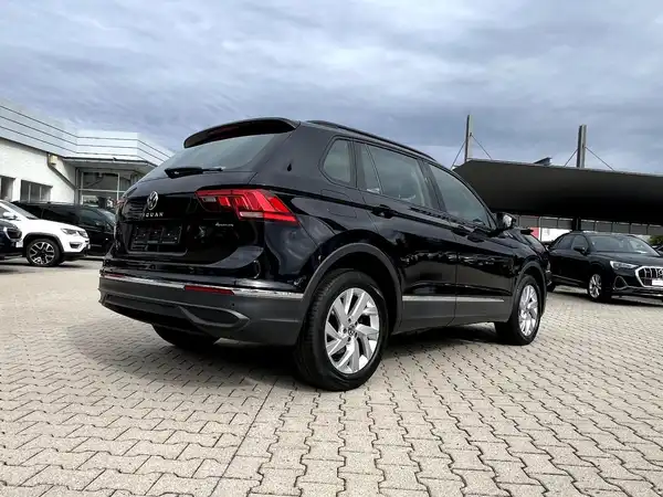 VW TIGUAN (4/28)