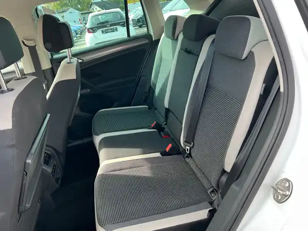 VW TIGUAN (13/26)