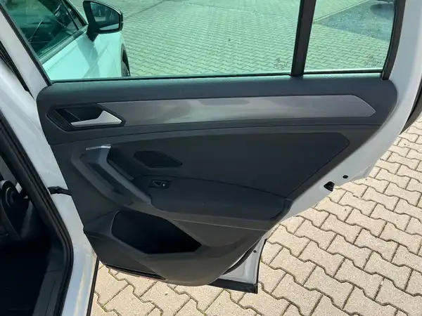 VW TIGUAN (14/26)