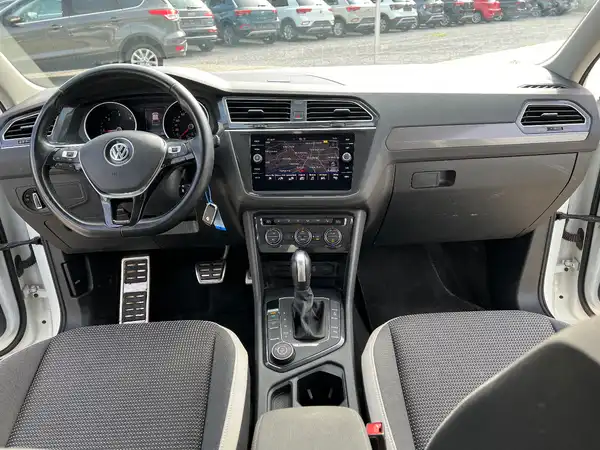 VW TIGUAN (18/26)