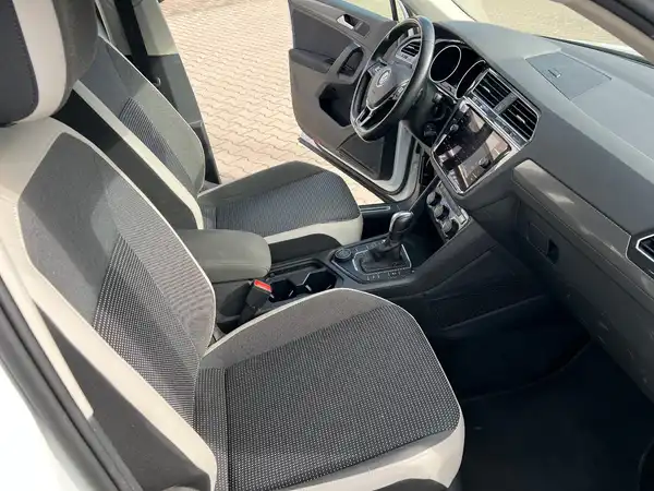 VW TIGUAN (21/26)