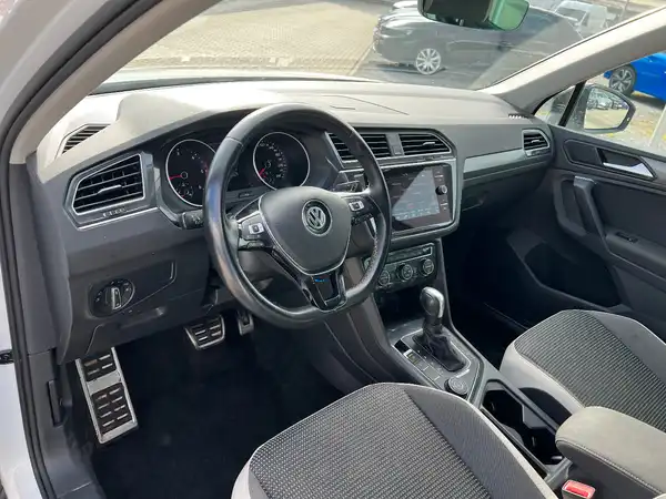 VW TIGUAN (9/26)