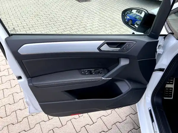 VW TOURAN (11/29)