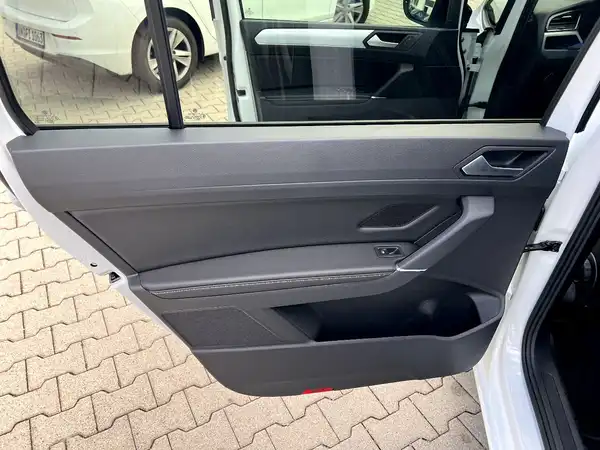 VW TOURAN (12/29)