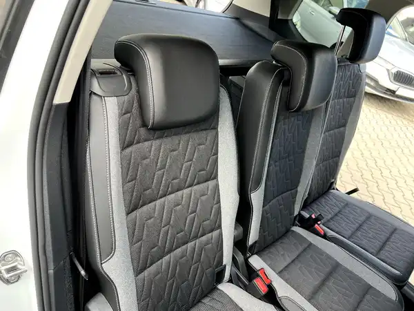 VW TOURAN (17/29)