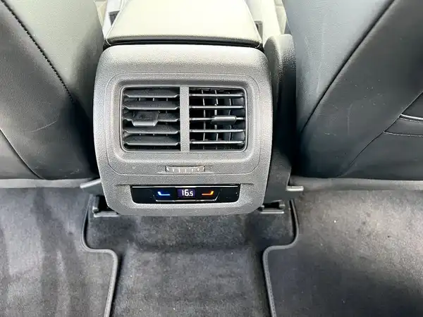 VW TOURAN (18/29)