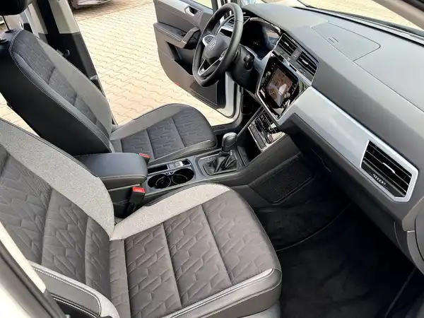 VW TOURAN (22/29)