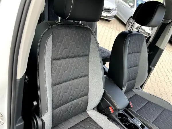 VW TOURAN (23/29)