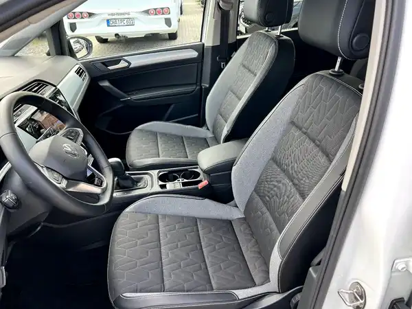 VW TOURAN (8/29)
