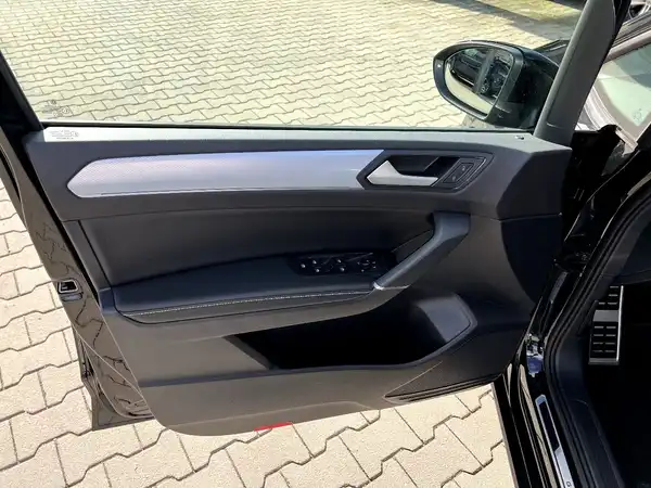 VW TOURAN (11/30)