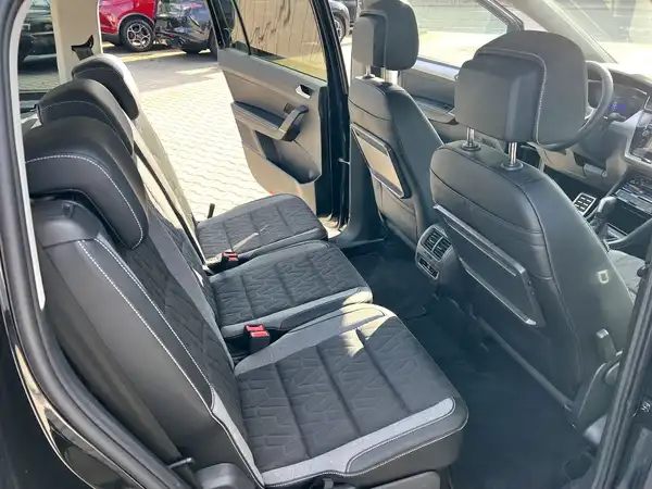 VW TOURAN (17/30)