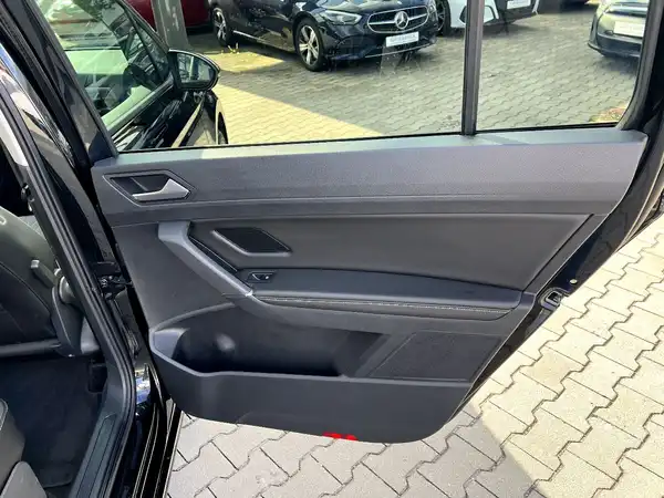VW TOURAN (18/30)