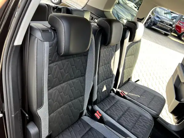 VW TOURAN (19/30)