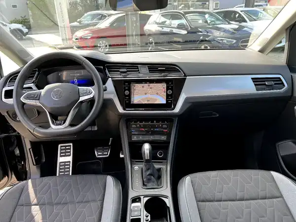 VW TOURAN (21/30)