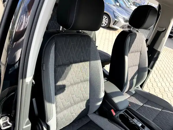 VW TOURAN (25/30)
