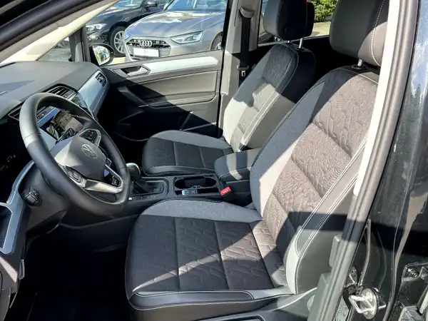 VW TOURAN (9/30)