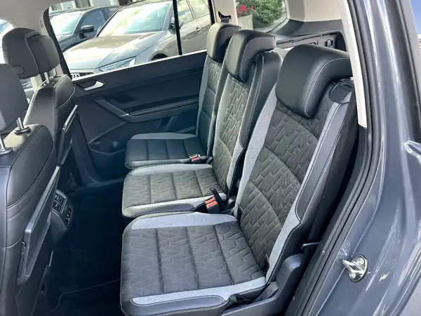 VW TOURAN (13/28)