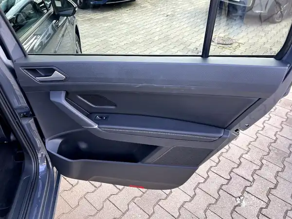 VW TOURAN (14/28)