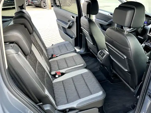 VW TOURAN (15/28)