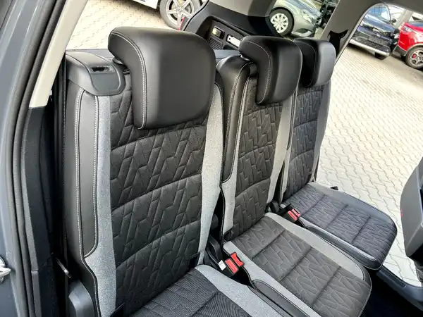 VW TOURAN (16/28)