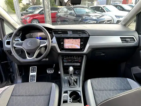 VW TOURAN (17/28)