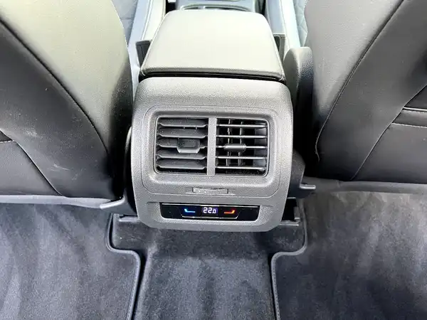 VW TOURAN (18/28)