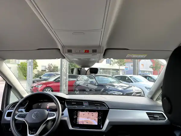 VW TOURAN (19/28)